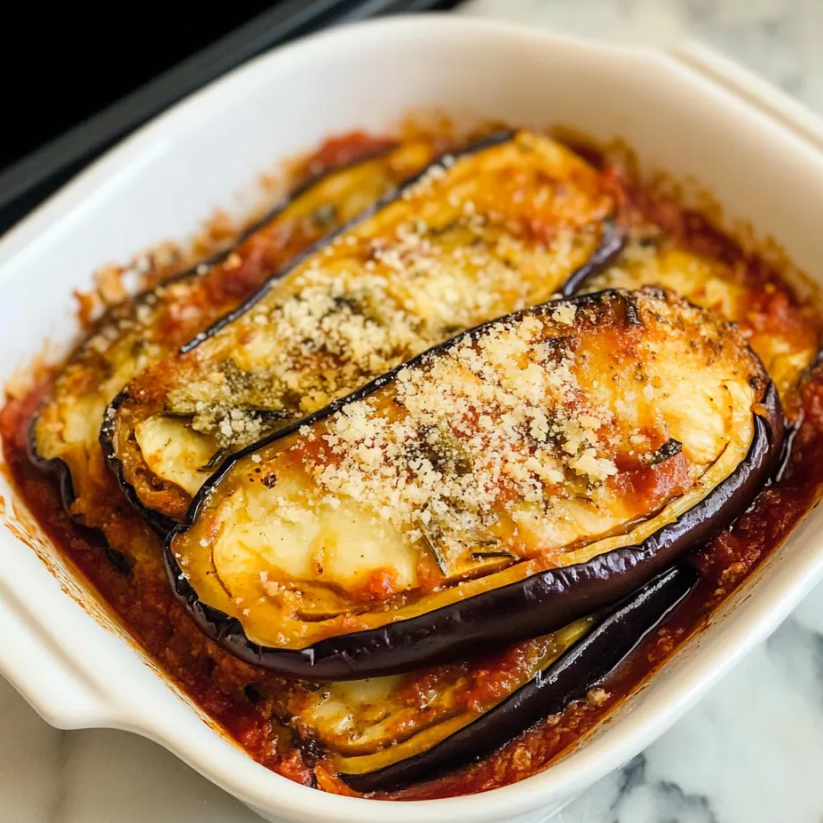 Vuoto di vasi di verdura con salsa.
